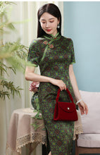Load image into Gallery viewer, Vintage Floral Print Silk Cheongsam Dress In Green
