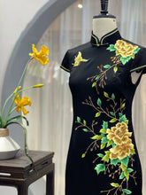 Load image into Gallery viewer, High-Slit Flower Embroidered Silk Cheongsam Gown
