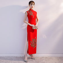 Load image into Gallery viewer, Floral Embroidery Bridal Cheongsam Dress with Side Split
